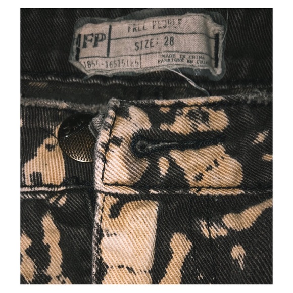 Free People Brown Acid Washed Jean Shorts. - Picture 4 of 5